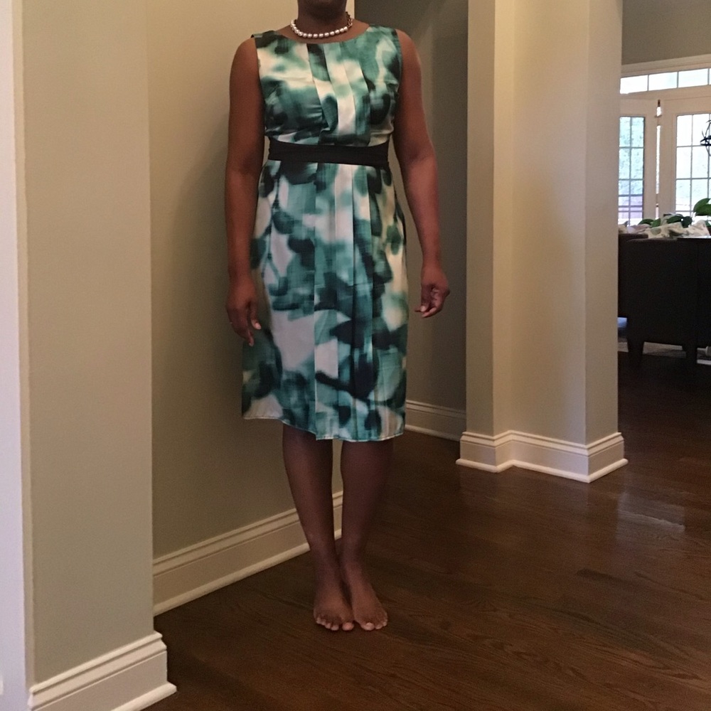 Sleeveless print sheath dress